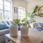 Elegant Garden Cottage Near Hampstead Heath & Tube